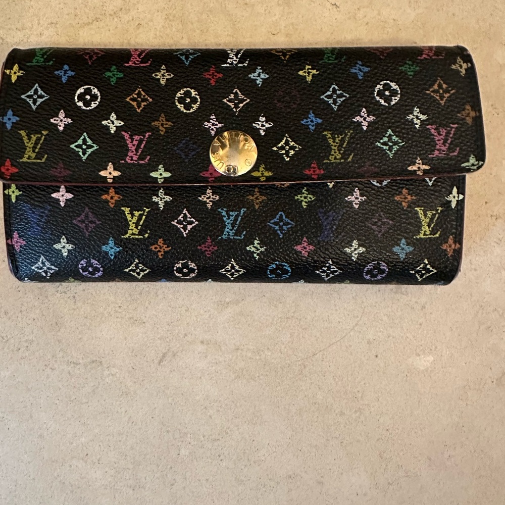 Louis Vuitton Black Sarah Wallet with Iconic Monogram